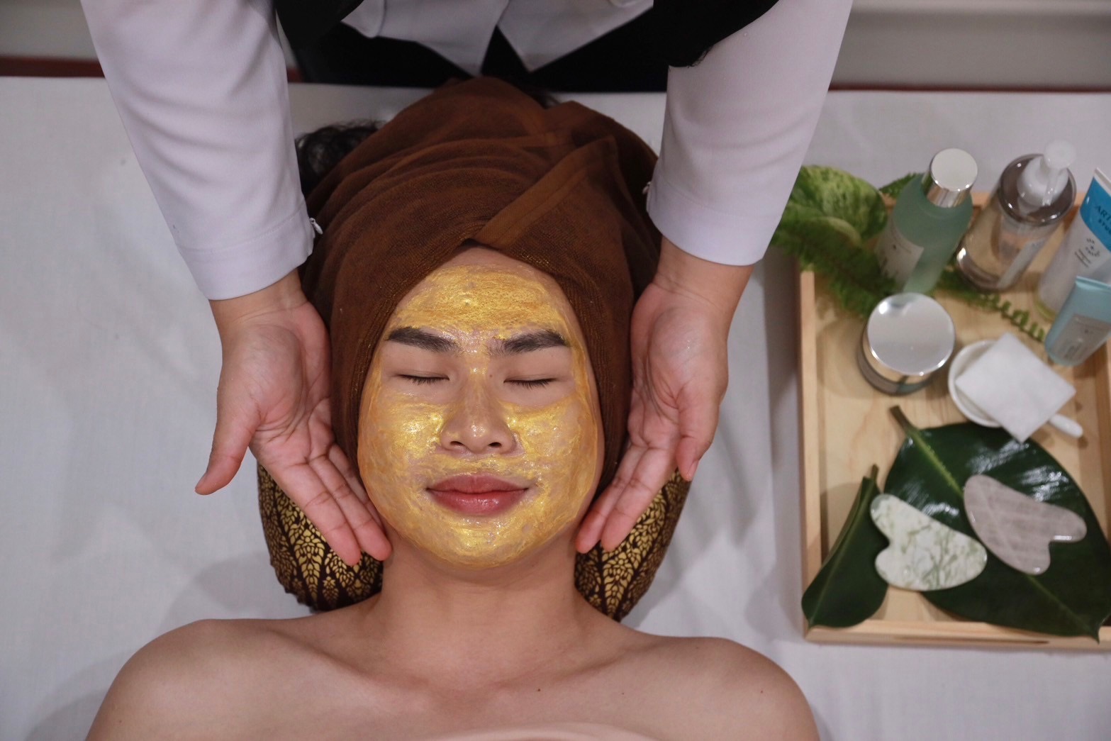 Herbal eye mask therapy